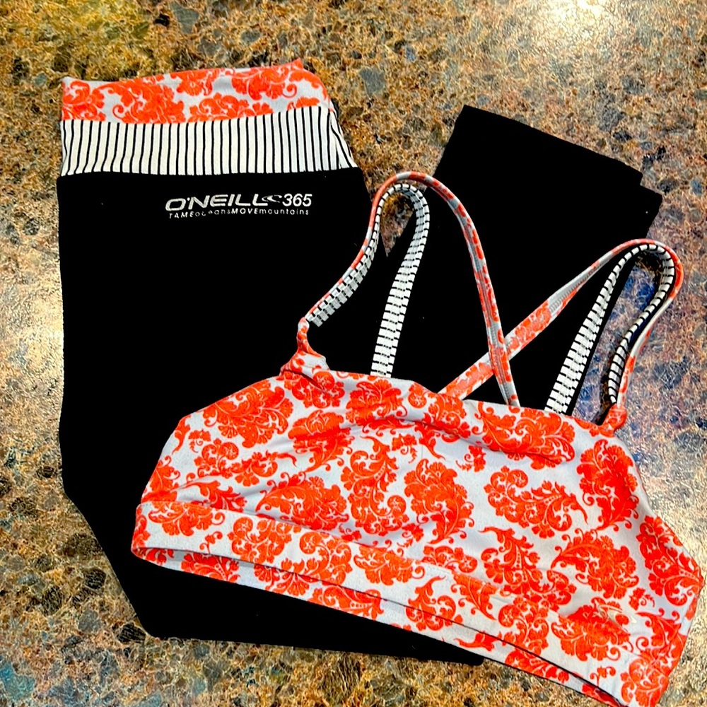 O’Neill 365 capri legging and sport bra & swim top size small